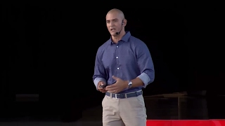 Menos para tener más | Donald Vega | TEDxPuraVida