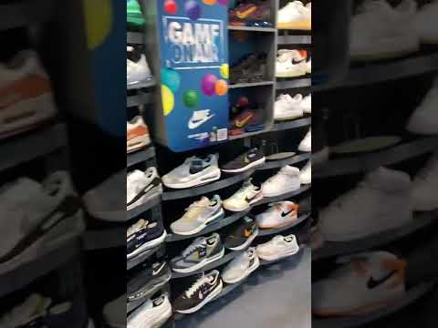 i ACTUALLY found Nike Dunks and Jordan Retros sitting at the mall... (Sneaker Reseller's Dream)