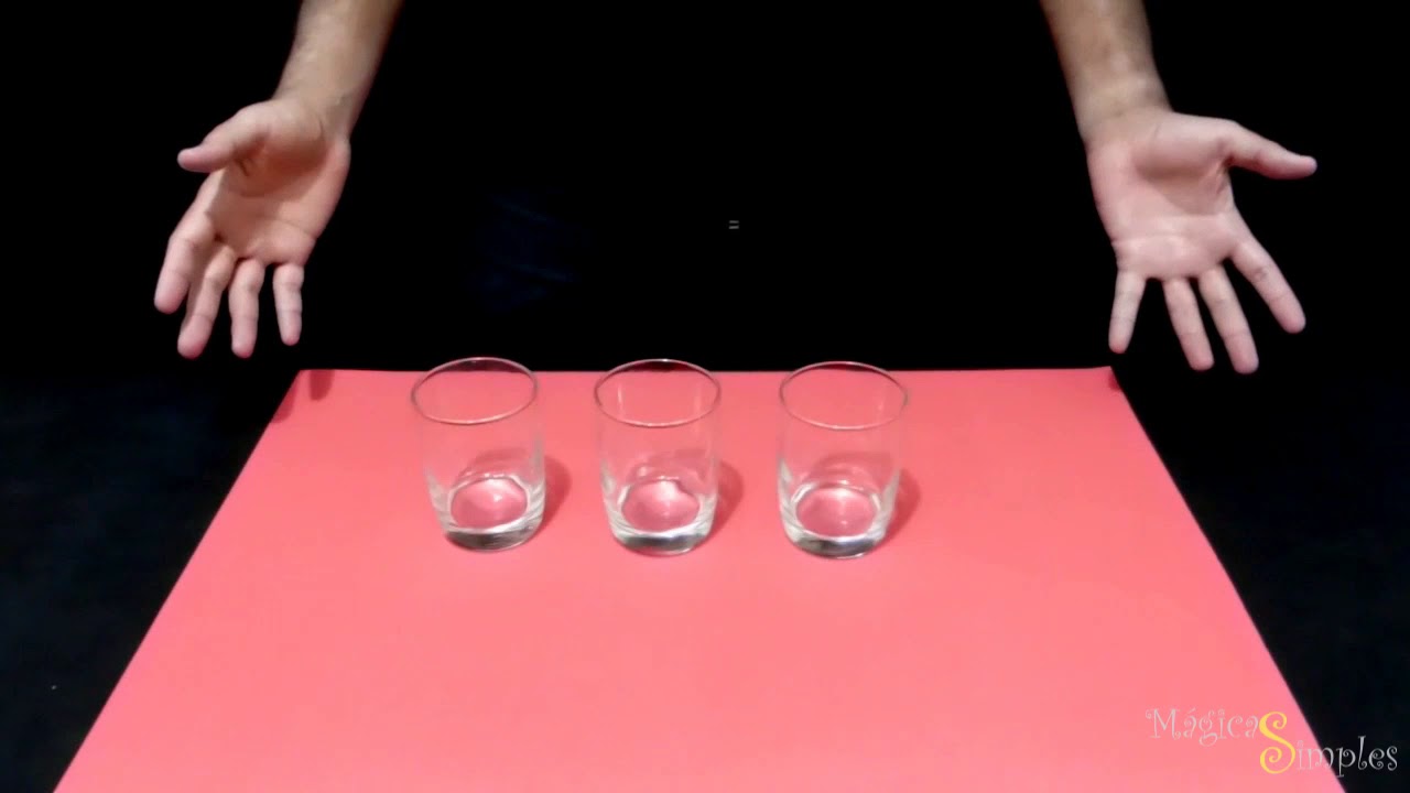 Desafio: como virar três copos para cima em apenas três movimentos?