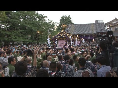 浅草・三社祭「宮出し」 平成27年度 浅草神社例大祭 - YouTube