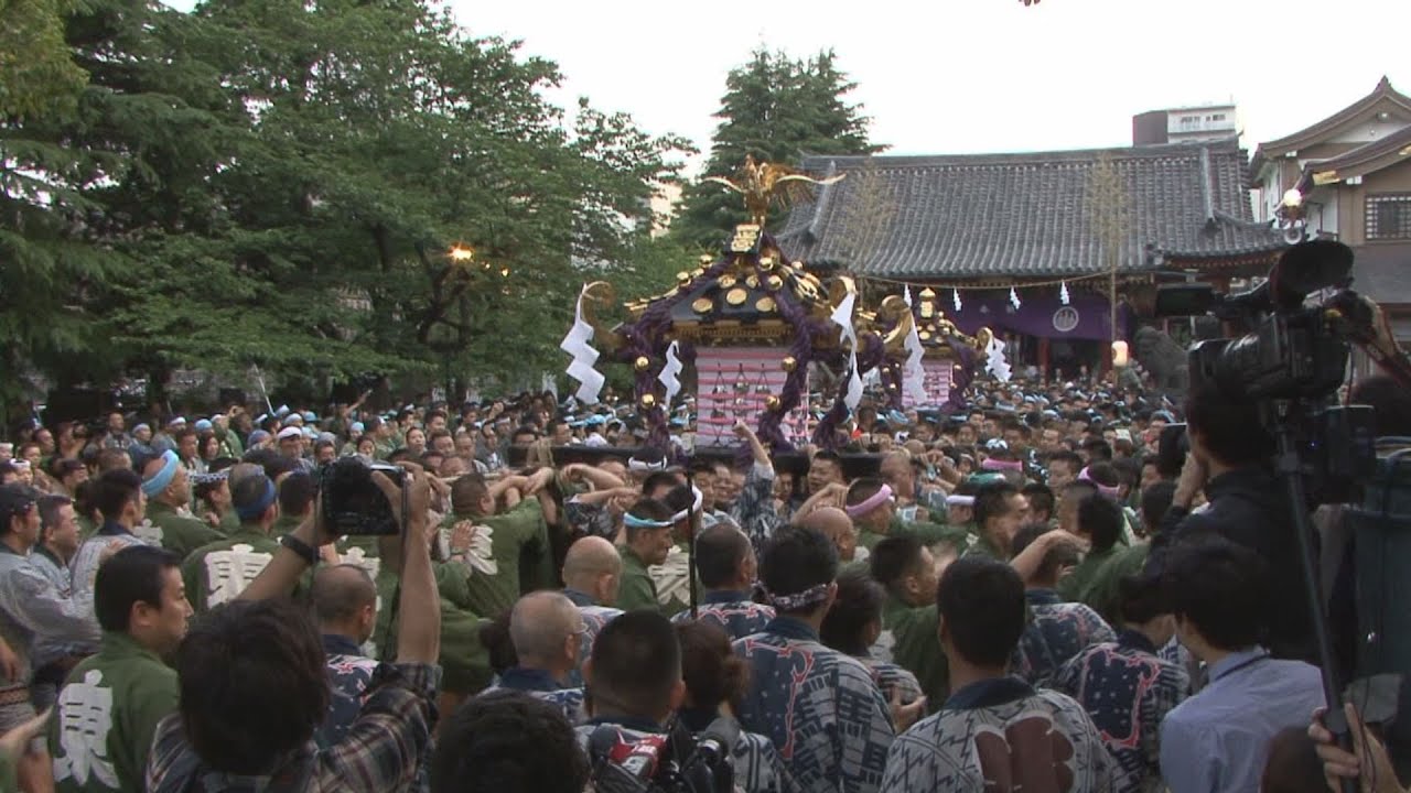 浅草・三社祭「宮出し」 平成27年度 浅草神社例大祭 - YouTube