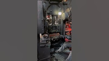 The forging process of the spade- Good tools and machinery make work easy