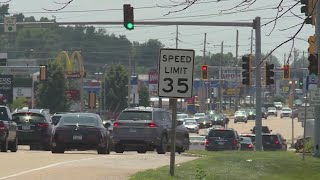 Illinois proposal mandates speed limiters for certain drivers