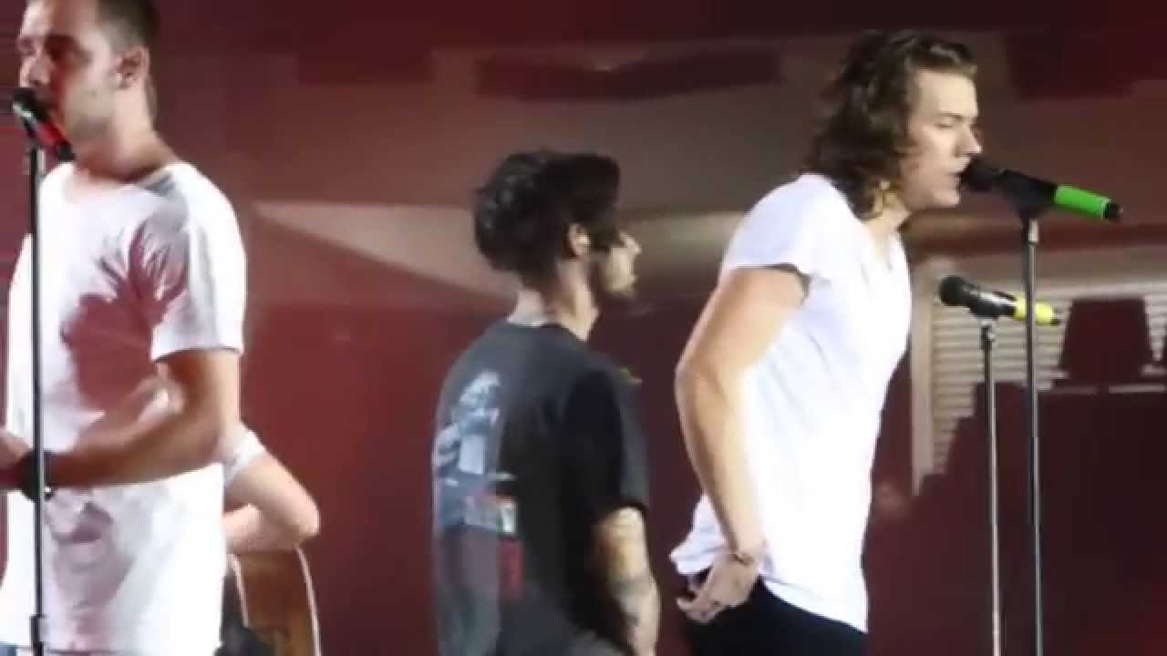 One Direction - Night Changes - Sydney 8th Februar