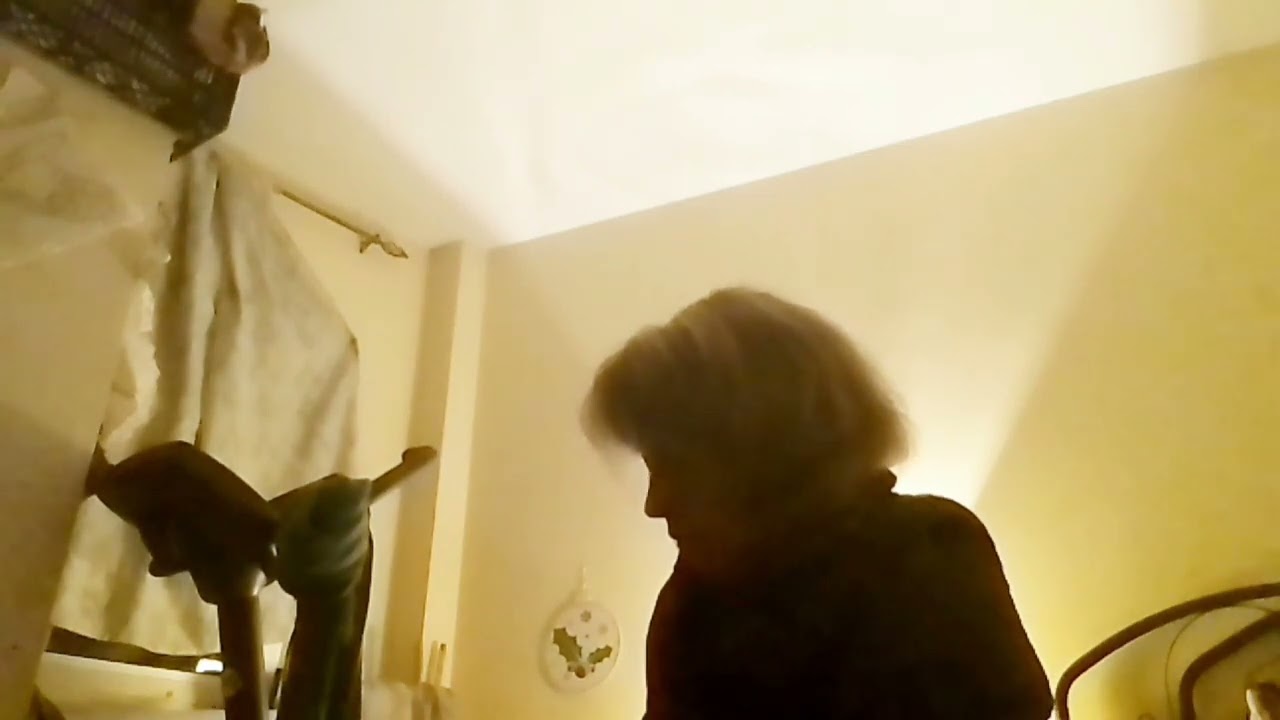 Organizando ropa en bolsas y cartones asmr 💤😴 sonidos relajantes #suenoreparador 