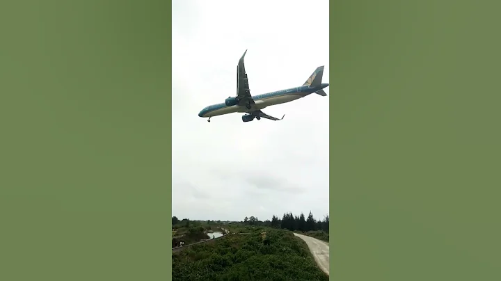 Vietnam Airlines plane Airplane landed beautifully in the afternoon ✈ - DayDayNews