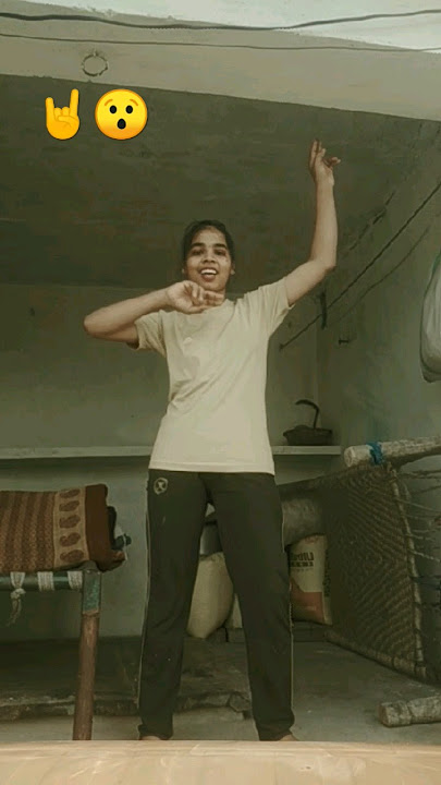 Gaadi kaali🤘😯#viral #sorts 🥳#viraldance #song #trending priyaashiki🥳🤘