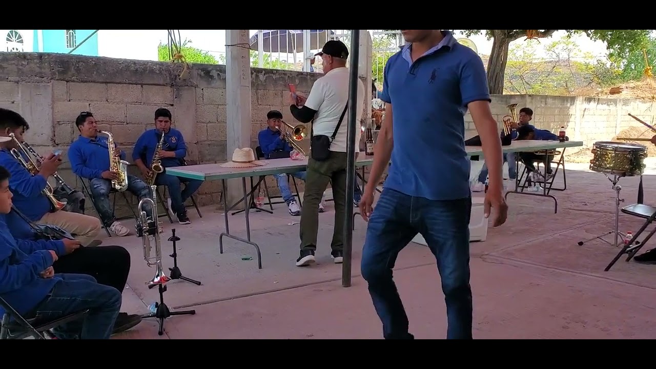 Esta Banda.  viene con todo su arsenal de Canciones para todos Ustedes Amigos.Banda  S. S. Z. 