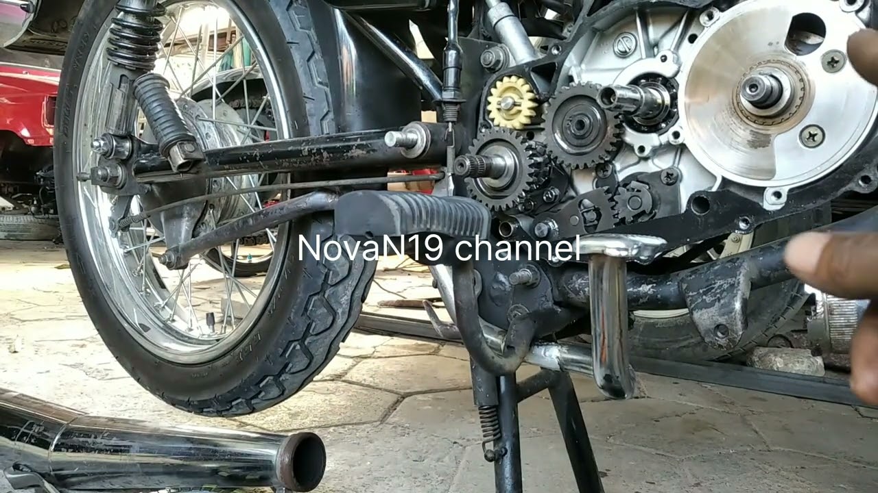 Cara pasang rotary valve dan ganti sil kruck as kanan,pada motor 2tak suzuki TRS 125