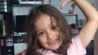 Minha Irmã Dançandogravado Pelo Celular Da Minha Mãe.l