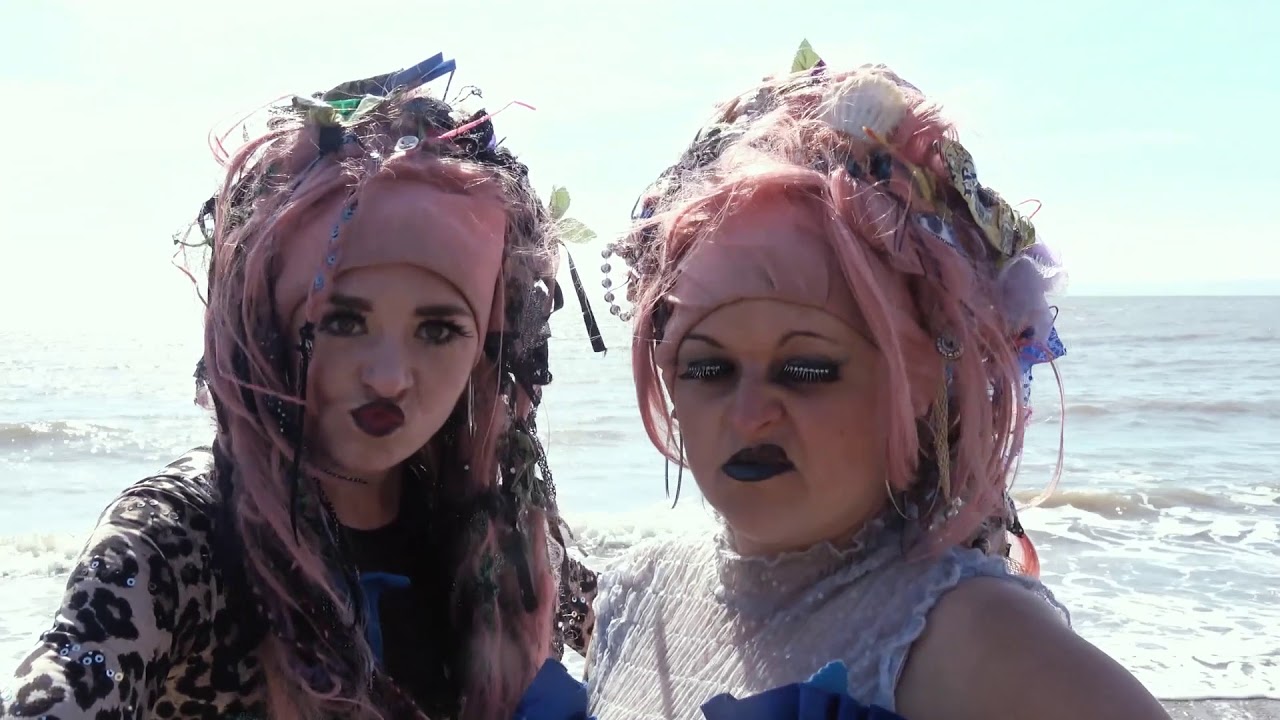 Kitsch & Sync 'Bedraggled' to Flight of The Concords