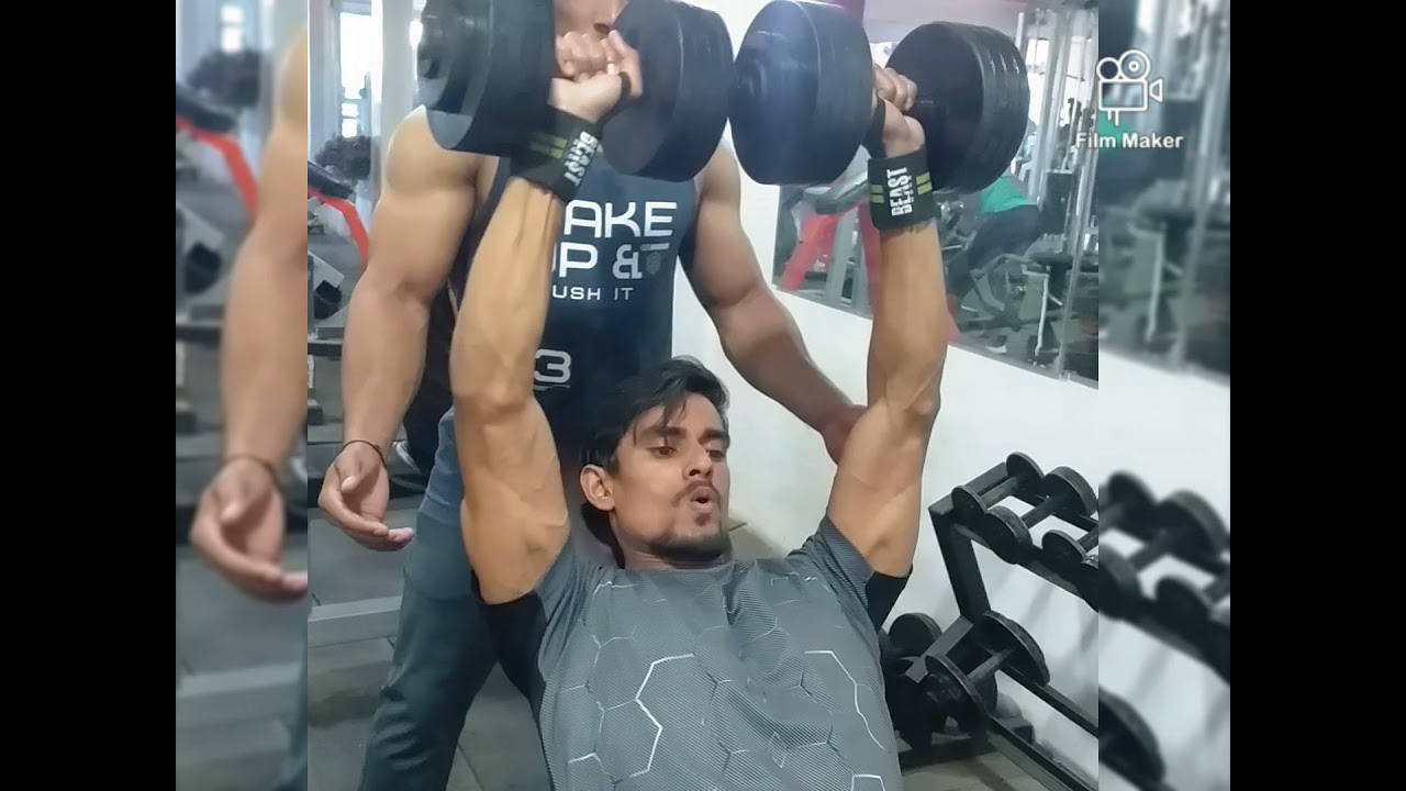 A big chest day incline dumbbell press 💪💪 