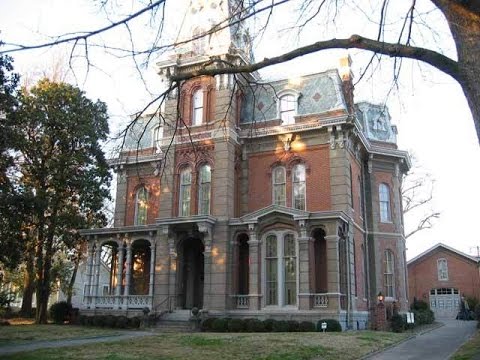 Where is a haunted house in Nashville, Tennessee?
