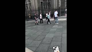 Das beste Deutschland aller Zeiten Massenschlagerei vor dem Kolner Dom