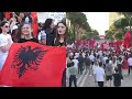 Protestuesit vendosin këpucë para deres së kryeministrit, mesazhi emocionues