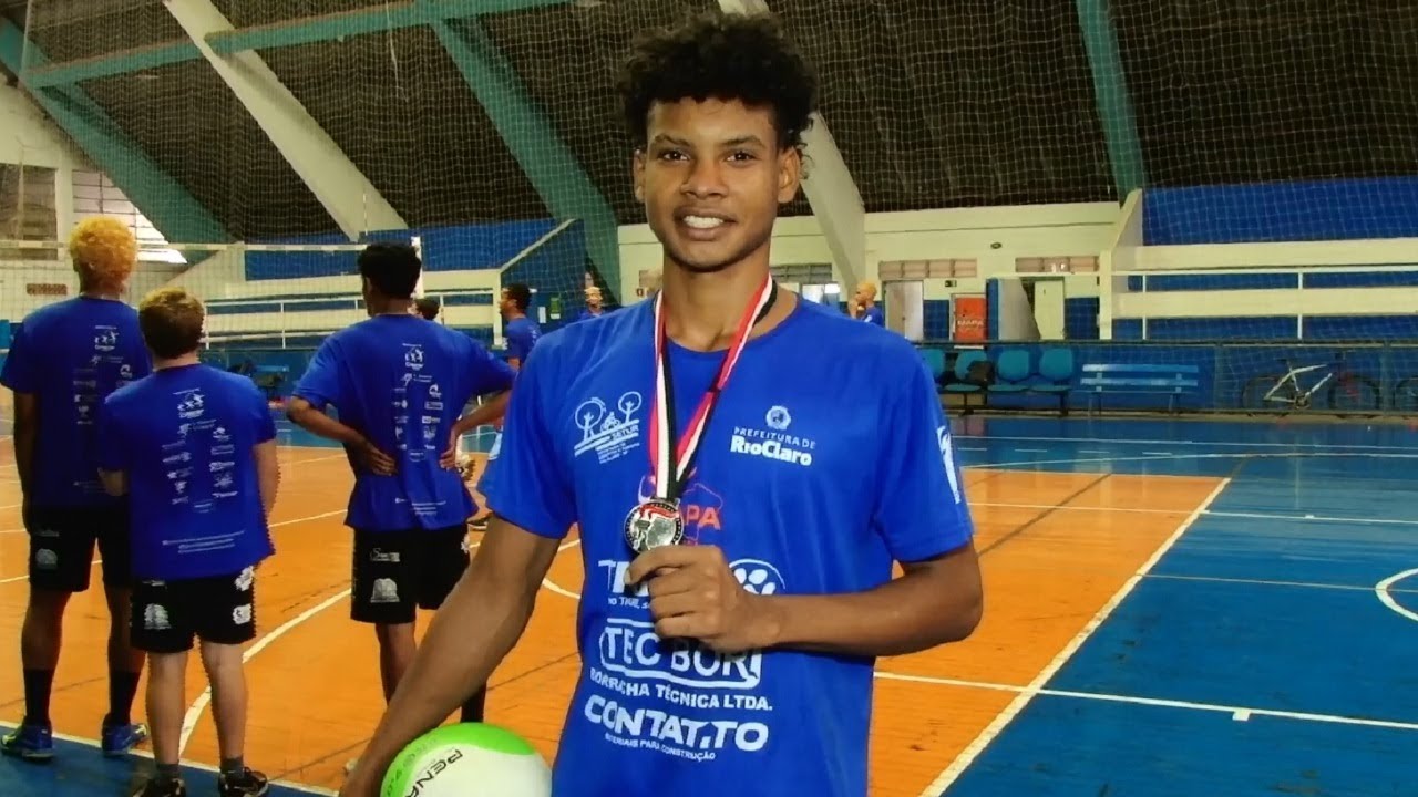 Jovens atletas encontram no esporte mudança de vida