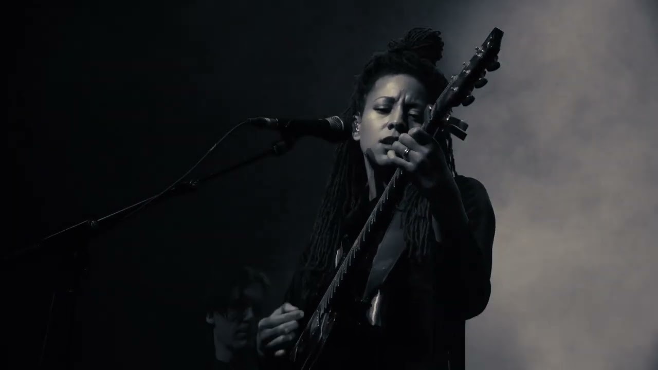 Ché Aimee Dorval - Loveless (Live at The Rickshaw Theatre)