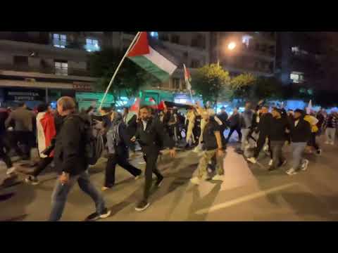 Θεσσαλονίκη: Οι Παλαιστίνιοι ξάπλωσαν πάνω στη σημαία της χώρας τους