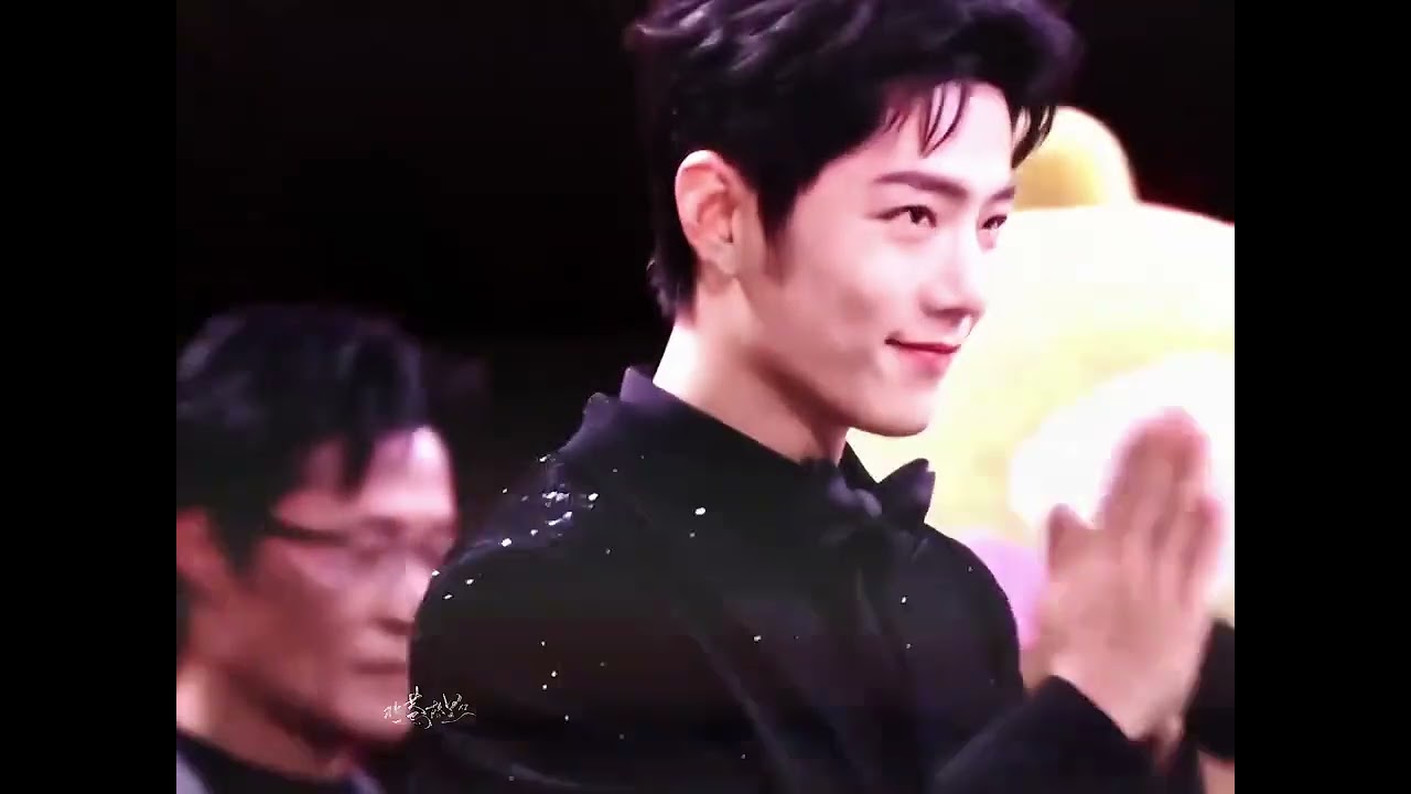 Chi Hua accidentally entered the arena of fame and fortune and suddenly illuminated half o