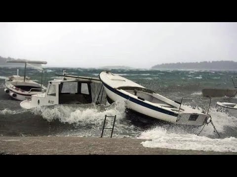 Video: Letalo Je Lovilo Leteči Krožnik - Alternativni Pogled