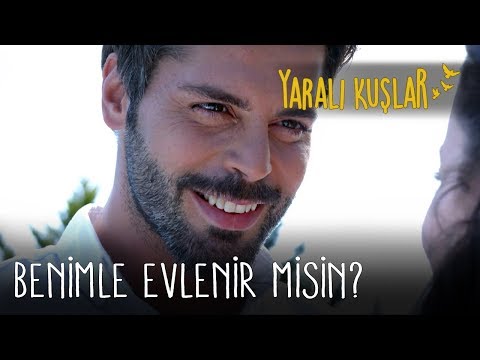 Benimle Evlenir misin? | Yaralı Kuşlar 93. Bölüm (English and Spanish)