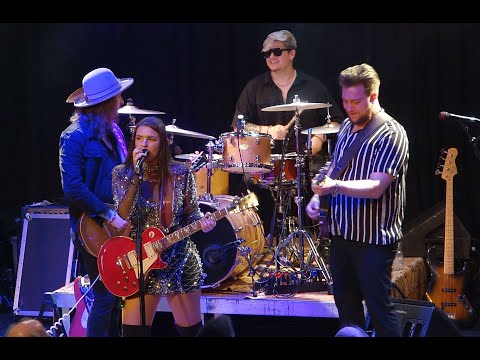 Ally Venable, Ashley Sherlock, Will Jacobs - 'Give Me All Your Lovin' ' , Bonn, 'Harmonie, 03.05.23