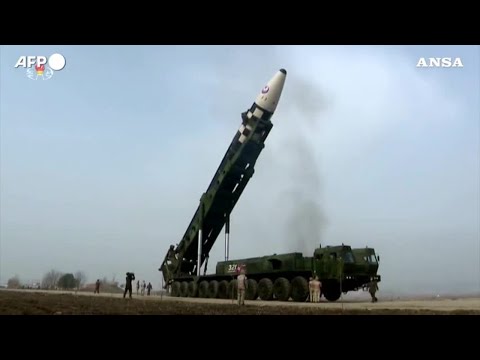 La Corea del Nord lancia un missile balistico intercontinentale