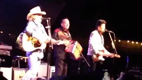 Dwight Yoakam and Flaco Jimenez sing streets of Ba...