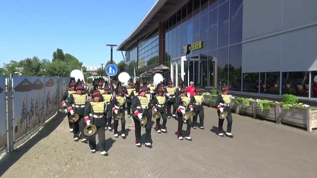 Jachthoorn en Trompetterkorps Edelweiss Heerlen Streetparade Hoofddorp 2023 deel 3