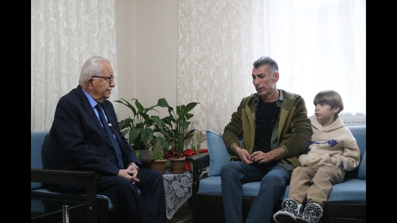 BAŞKAN POSBIYIK, DEPREMZEDE AİLEYİ EVİNDE ZİYARET ETTİ