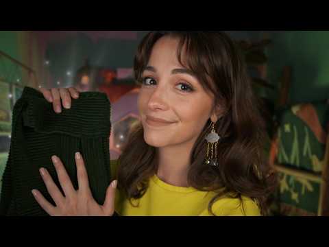 ASMR | What's in My Bag 💝 (whispers, tapping, scratching, explaining)