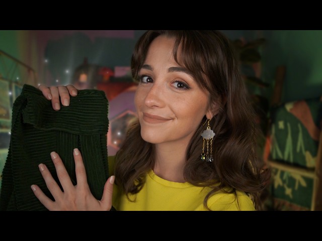ASMR | What's in My Bag 💝 (whispers, tapping, scratching, explaining)