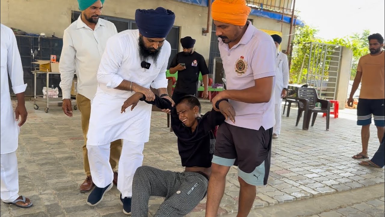 ⁣ਇਸ ਮਾਸੂਮ ਰੱਬ ਰੂਪੀ ਬੱਚੇ ਦਾ ਘਰ ਪਰਿਵਾਰ ਜ਼ਰੂਰ ਲੱਭੋ ਜੀ ਬਹੁਤ ਜਾਂਦਾ ਪਰੇਸ਼ਾਨ ਹੈ ਜਵਾਨ ਚੋ ਬੋਲ ਨੀ ਰਿਹਾ ਕੁਝ…..