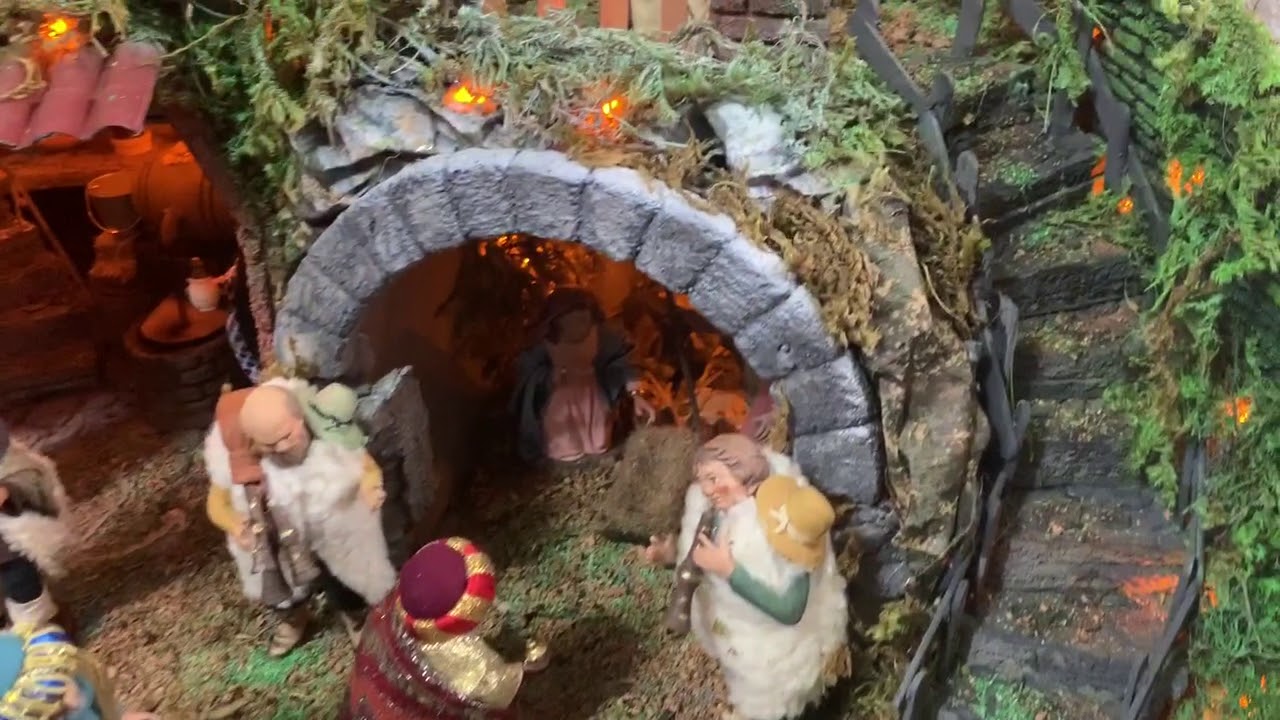 Presepe napoletano con pastori in movimento - YouTube