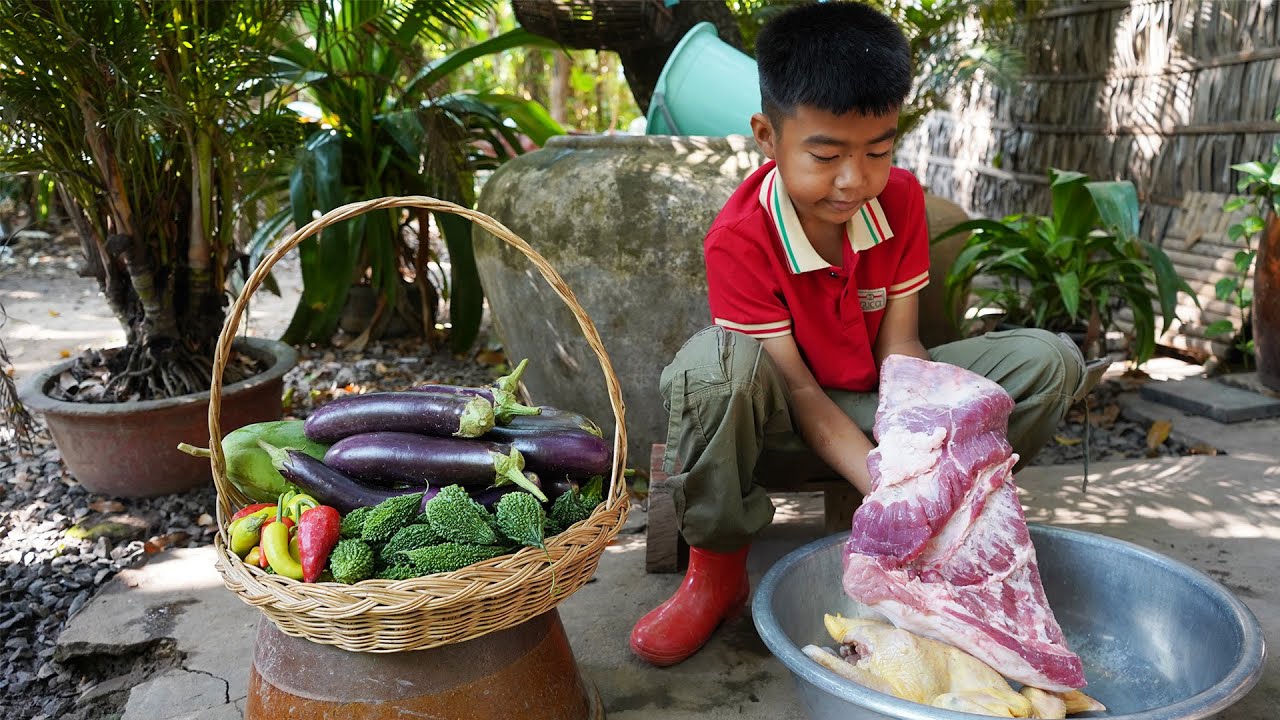 Free from school, I collect fresh vegetable from garden for cooking - Chef Seyhak