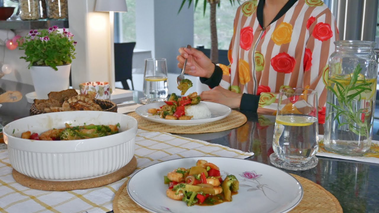 A Slow Spring Day | Garlic Toast, Lakeside Walk, Stir-Fry Shrimp & Poached Pears | Slow Living Vlog🌼