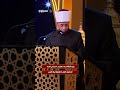 وزير الأوقاف يقدم للرئيس السيسي هدية تذكارية خلال احتفالية ليلة القدر