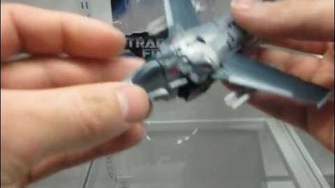 Protoman Reviews: Transformers Prime Starscream First Edition