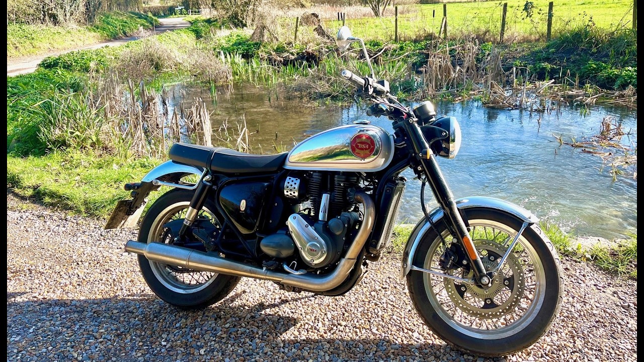 BSA GOLDSTAR 650 - Exploring the South Downs in spring