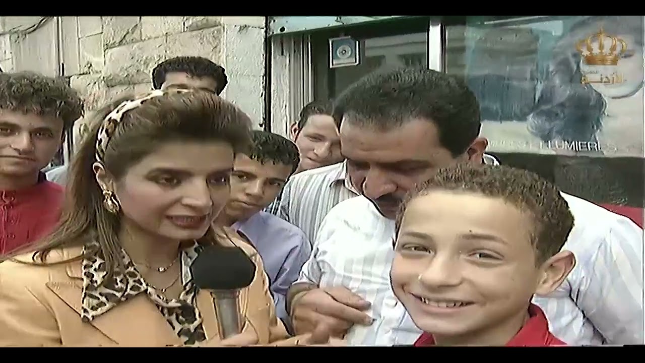 من أجمل المشاهد في صيف عام 1997 في مدينة الزرقاء..ألغاز و جوائز ومشاهد عفوية جميلة مع أجمل ناس🥰