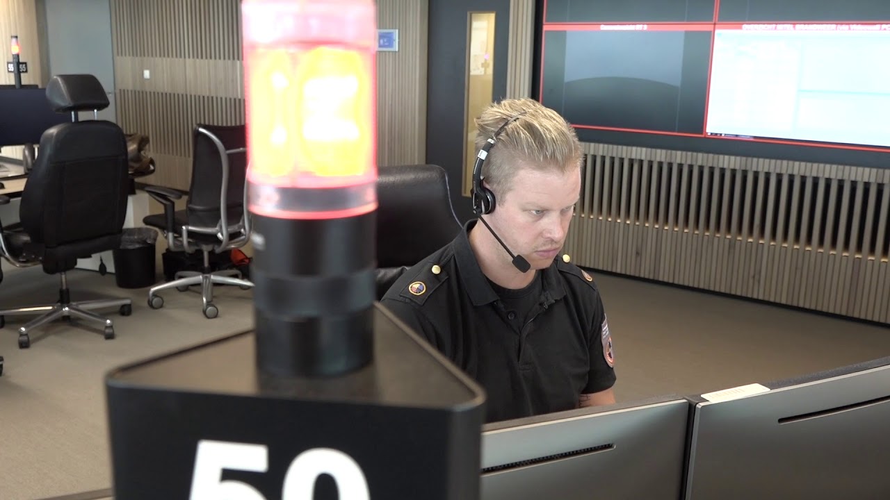 Rens, brandweercentralist in de meldkamer Rotterdam