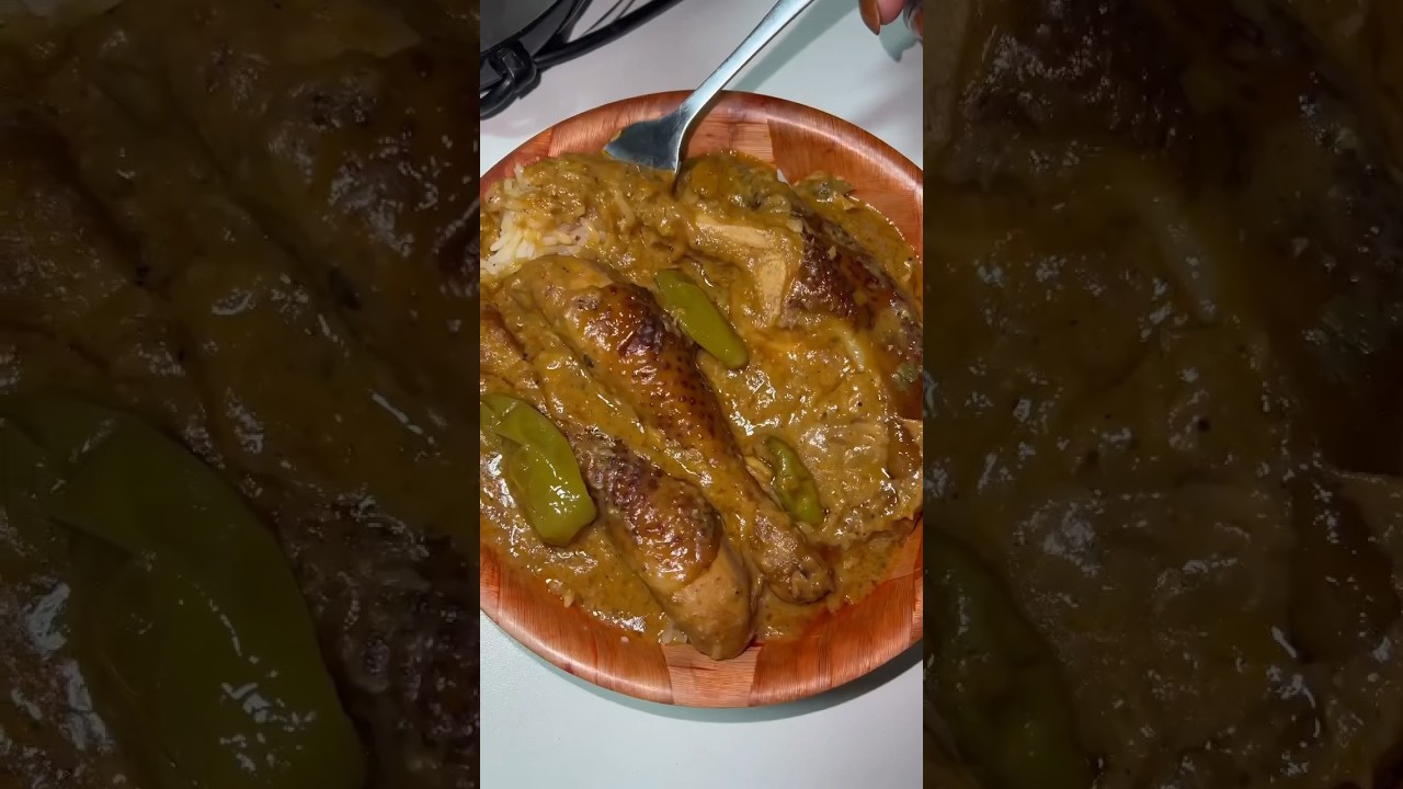 Sauce d’arachide à la poule fumé. Numéro de commande : +33 07 82 19 72 54