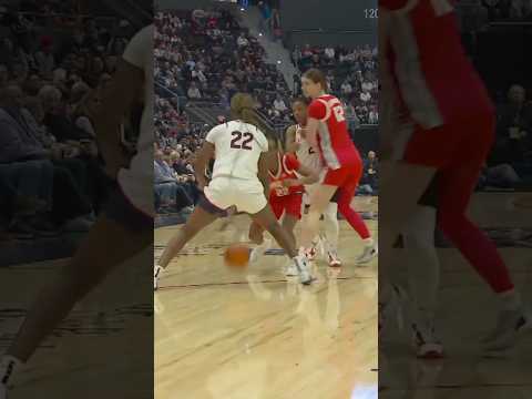 Through the defender's legs, AND-1 😳