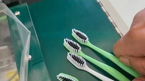 Toothbrush making machine within automatic handle feeder.