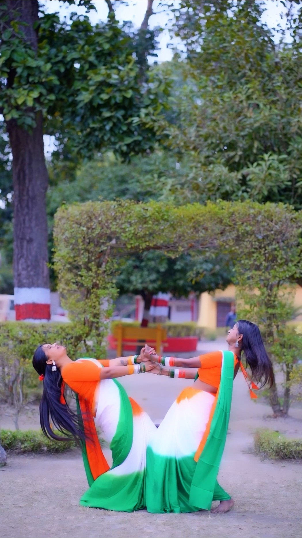 Yaha har kadam kadam pe Dharti badle rang