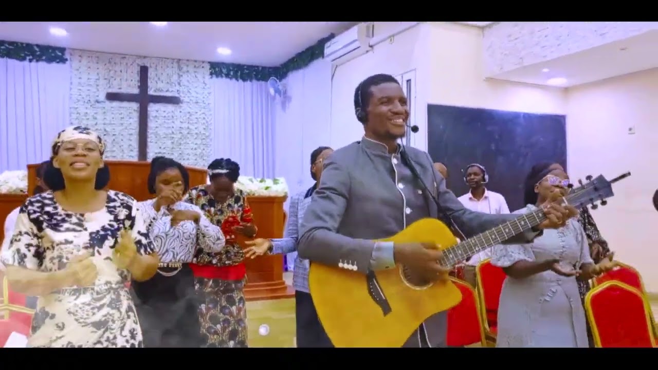 LOUANGE D'ENSEMBLE (vol 1) by Bro DON NGUVULU 