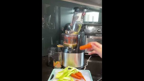 Uống nước ép mỗi ngày- Nước ép Cần tây - dưa leo - cà rốt baby.Máy ép Kl565 hân hạnh tài trợ