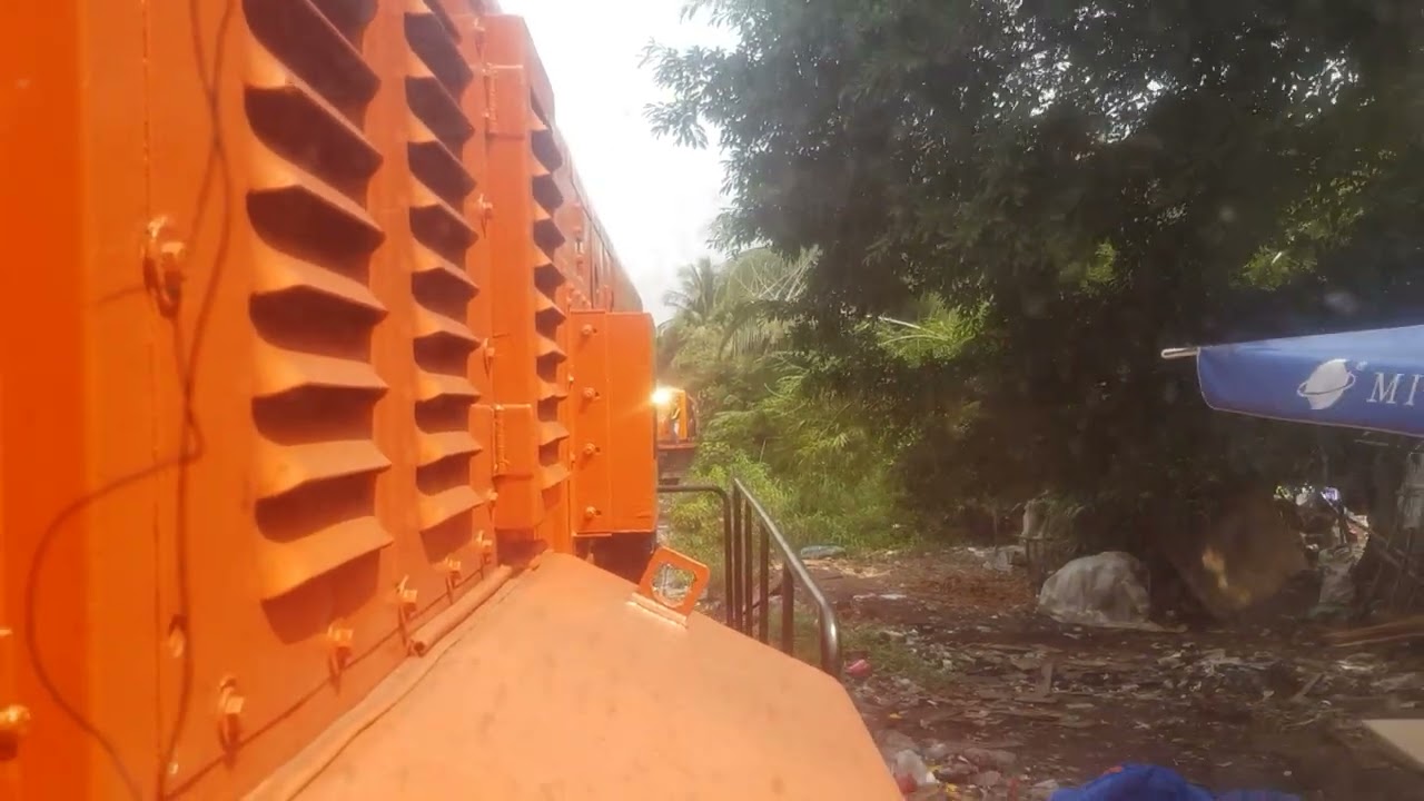 Very Rare DEL 5007 and DEL 916 Locomotive Convoy Tutuban to Caloocan