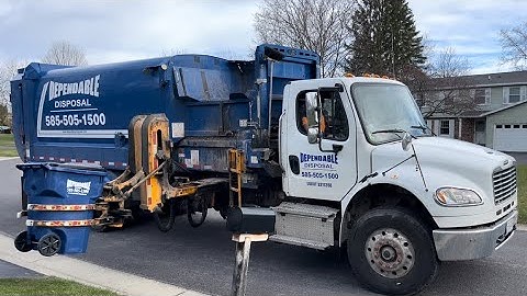 Lid Flipping Dependable Disposal Freightliner Split Labrie Automizer Side Loader Garbage Truck