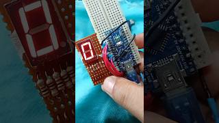 I Turned a 7-Segment Display into a Dice 😳 | Arduino Nano Hack#ArduinoNano #DIY#Dice #Random #Shorts